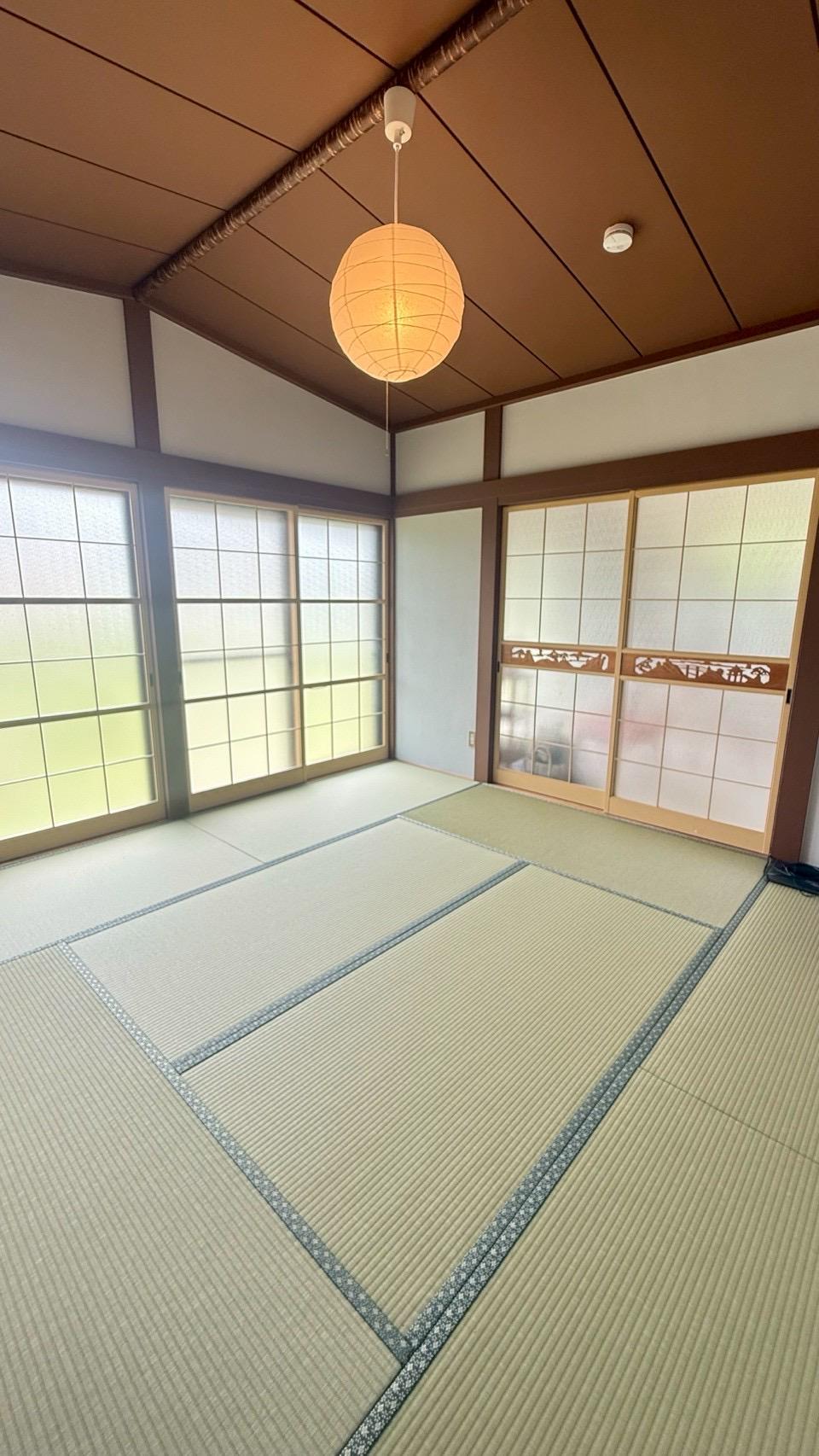 障子と畳のある寝室